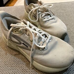 Brooks Women’s Cream/Off-White Mint Green Athletic Running Shoes